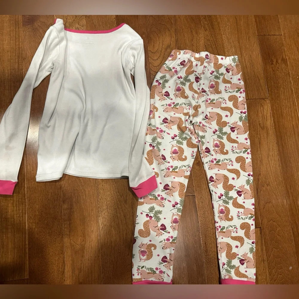 Adorable Squirrel Print Kids Pajamas - White and Pink
